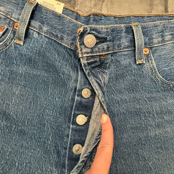 Levi's 501 NWT Long Length Raw Hem Shorts - size 34 - Picture 3 of 5